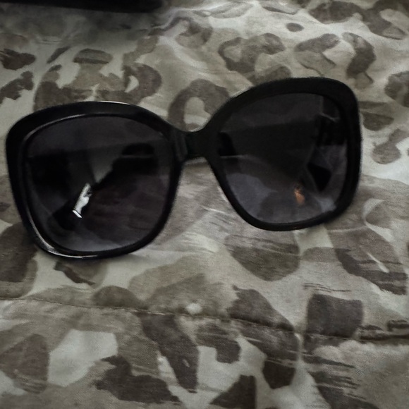 Coach Black Sunglasses - Picture 3 of 4